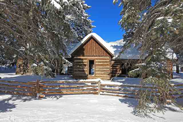 The Historic Roper Cabin In The Taylor Canyon